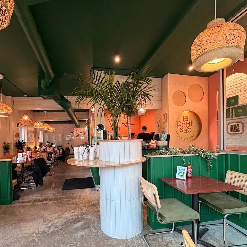 Le Petit Sao - Restaurants pr&egrave;s de: J4K5E9