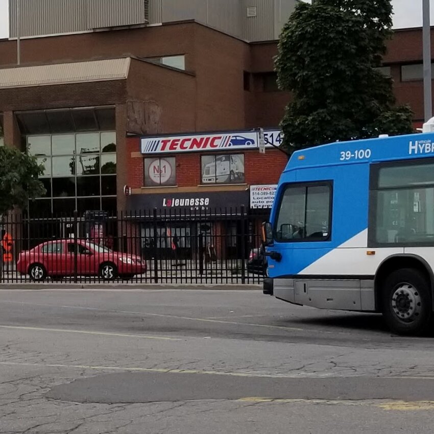 Bar Lajeunesse - Restaurants pr&egrave;s de: H3L2E6