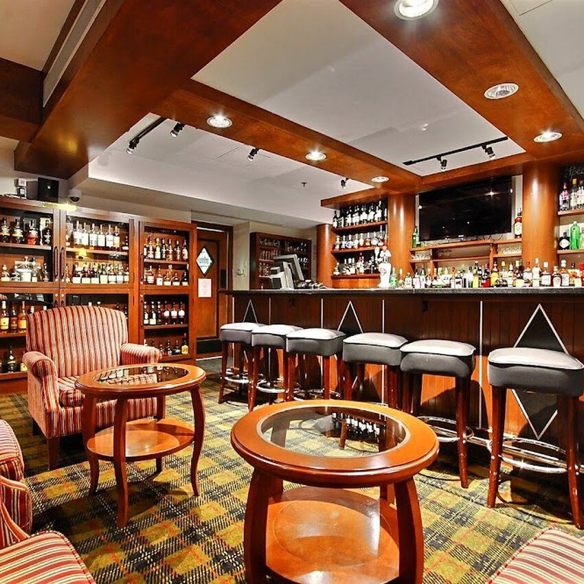 McMasters Scotch Bar - Restaurants pr&egrave;s de: J8E1E2