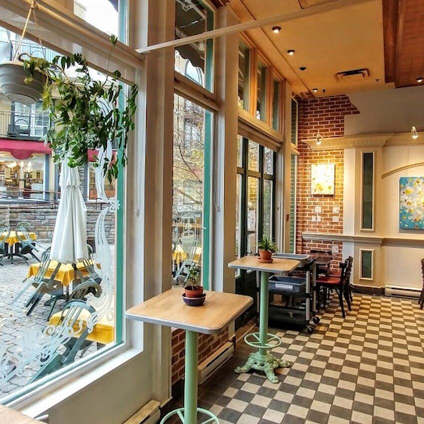 Au Grain de Caf&eacute; - Restaurants pr&egrave;s de: J8E1E2