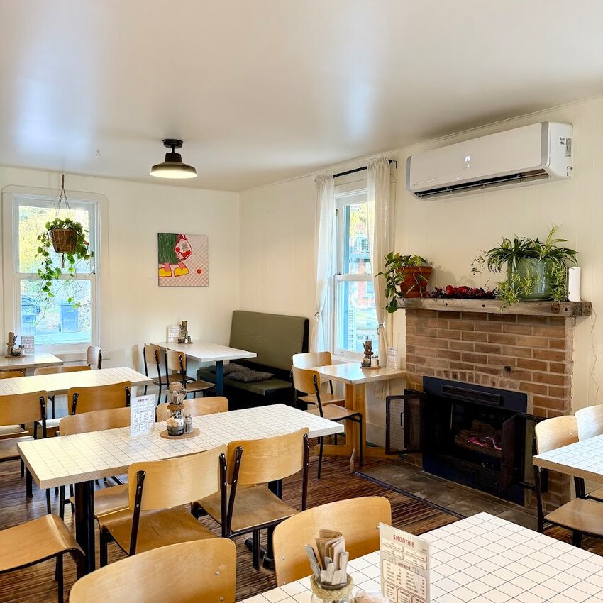 Charlotte caf&eacute; - Restaurants pr&egrave;s de: J8E2Y2