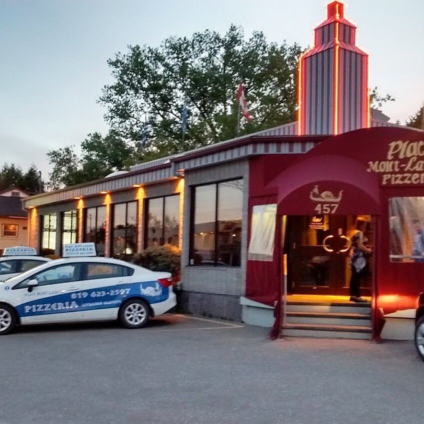Place Pizz&eacute;ria Mont-Laurier Restaurant