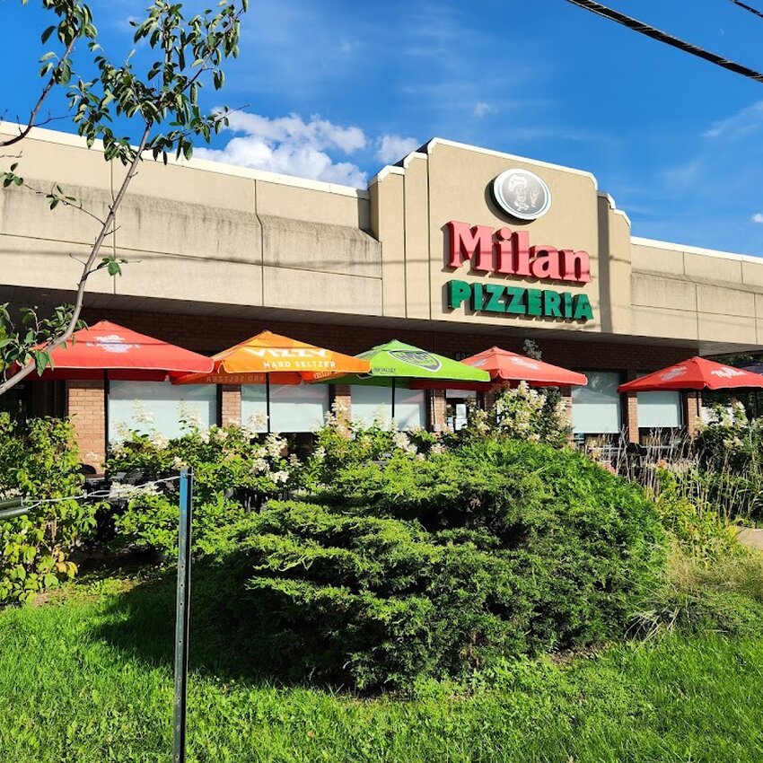 Milan Pizzeria - Restaurants pr&egrave;s de: J4J3X5