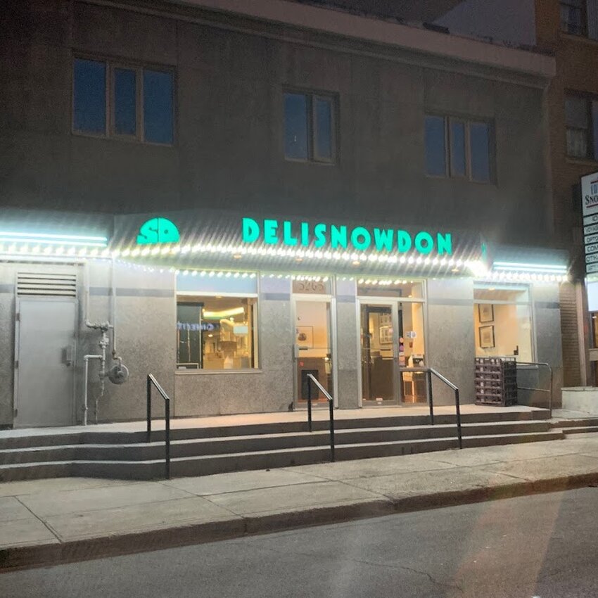 Snowdon D&eacute;li -  Restaurants Near: H3X4B1