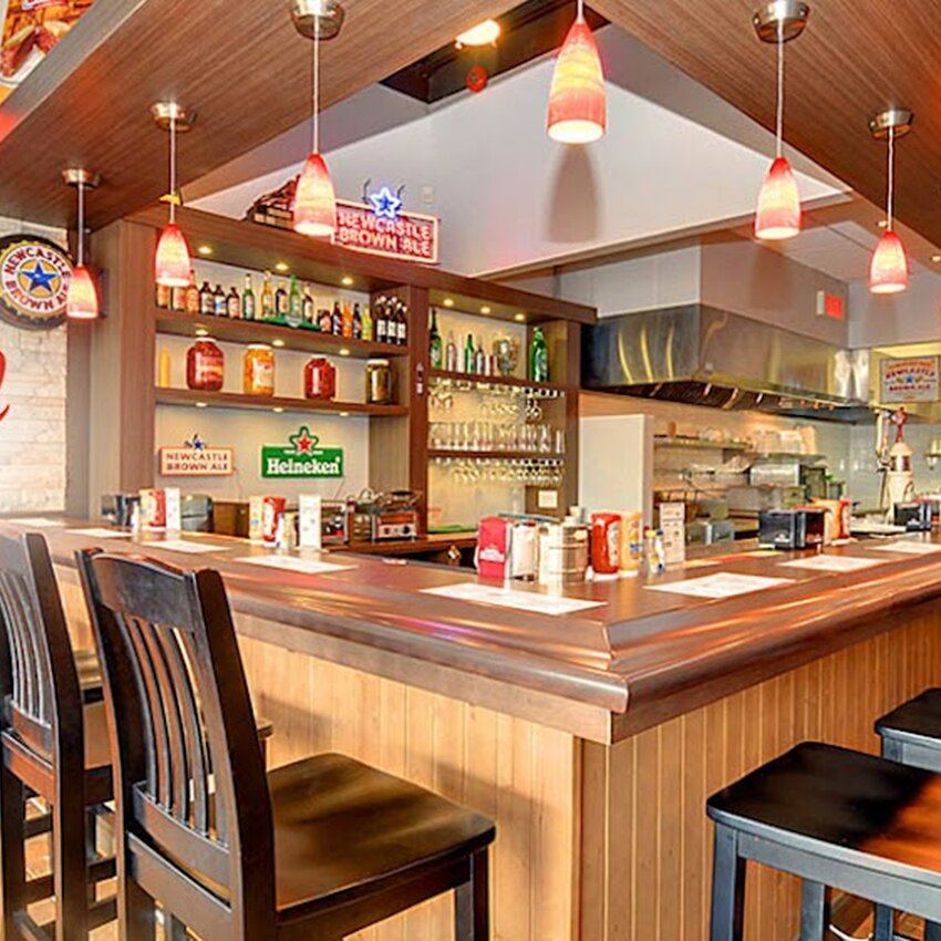 Edward Smoked Meat - Restaurants pr&egrave;s de: J4B6B6