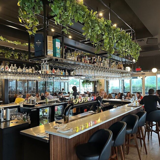 Olivia - Restaurants pr&egrave;s de: J7V8H2