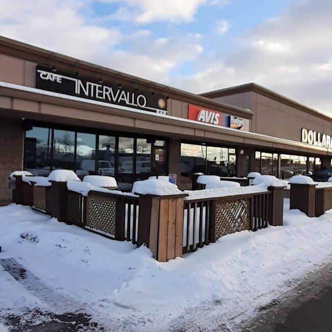 Caf&eacute; Intervallo Bistro-Bar - Restaurants pr&egrave;s de: H8P2M6