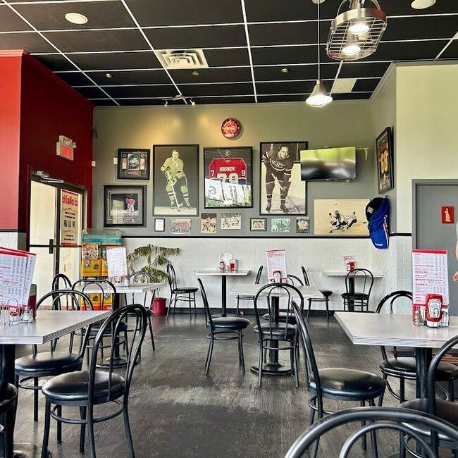 Dilallo Burger Original 1929 - Poutines Sainte-Catherine