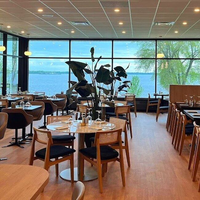 Le Rouge Vin - Restaurants pr&egrave;s de: G9A2H1