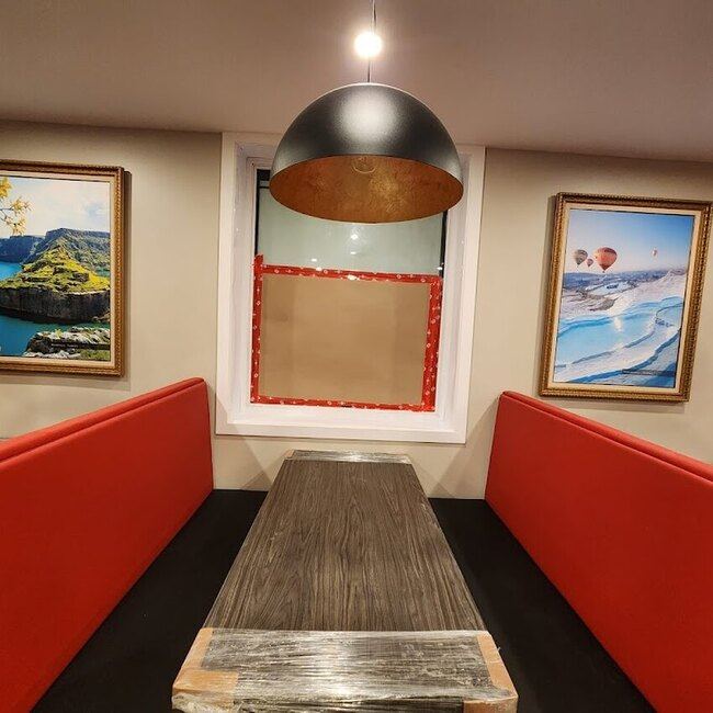 Sultan Istanbul Kebab - Restaurants pr&egrave;s de: H1S2V4