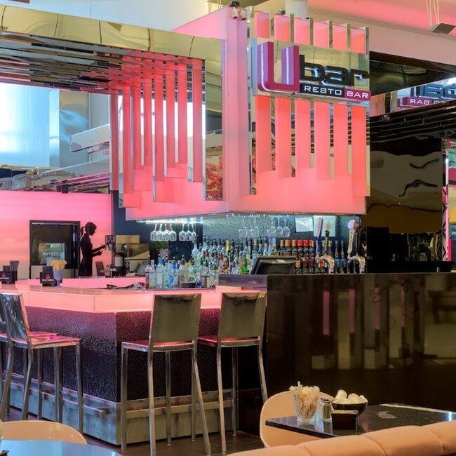UBar Resto Bar - Restaurants pr&egrave;s de: H4Y1E4