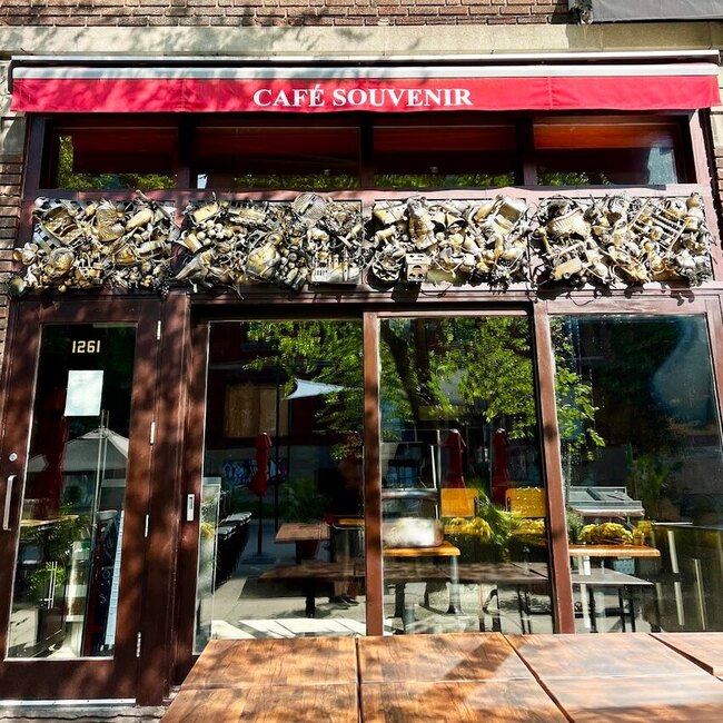 Caf&eacute; Souvenir - breakfast Restaurants Near: H2S1K6