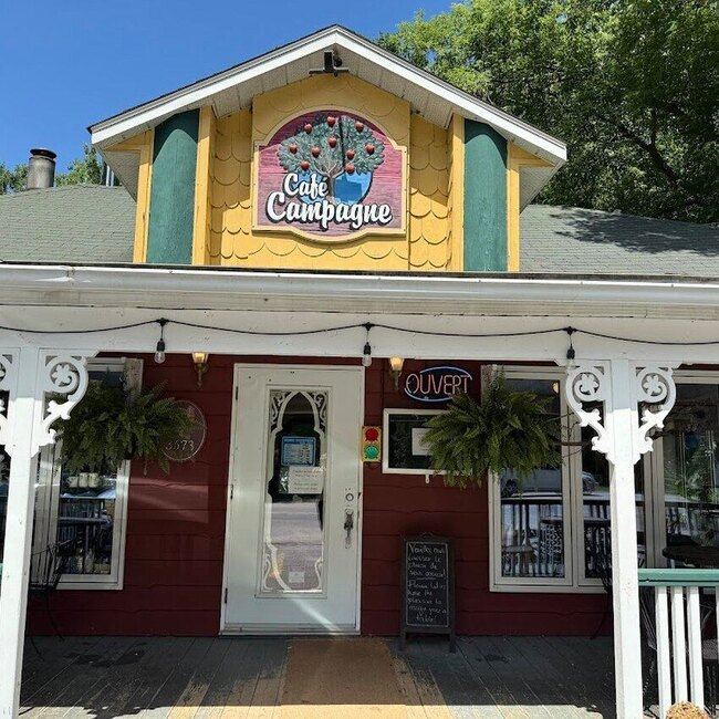 Caf&eacute; Champagne - Restaurants pr&egrave;s de: J0P1H0