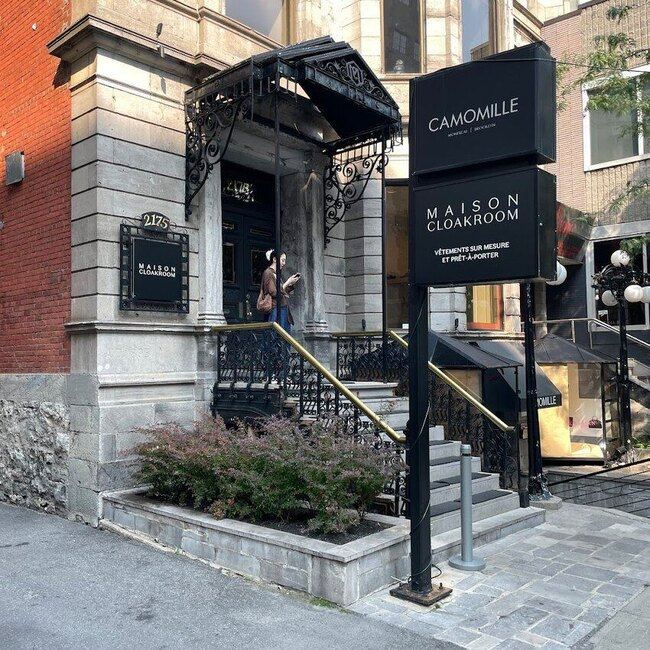 Cloakroom Bar - Downtown Bars