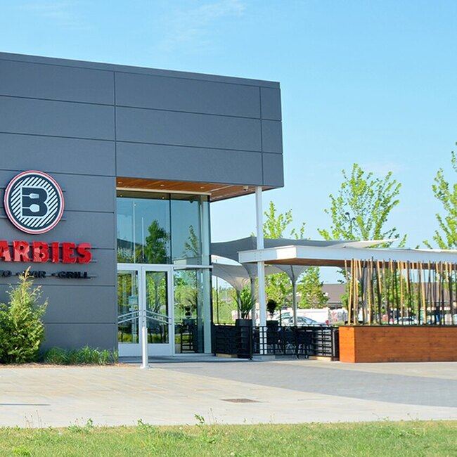 Barbies Resto Bar Grill - Restaurants pr&egrave;s de: J7C2P2