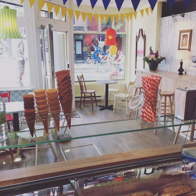 Caf&eacute; Le loup bleu -  Restaurants Near: H2J1X4