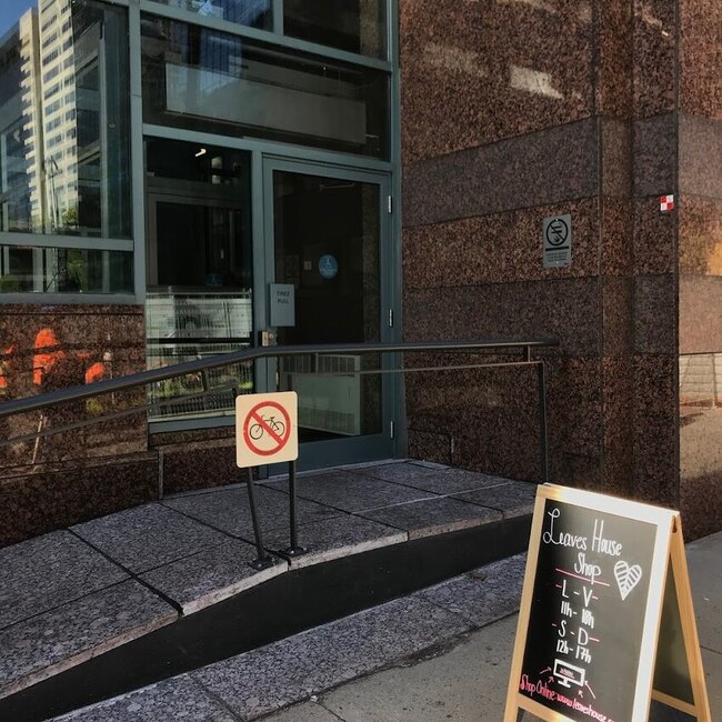 Leaves House - Downtown Tea