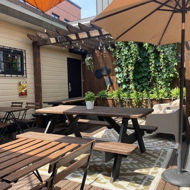 Caf&eacute; La Petite Voisine - Restaurants pr&egrave;s de: J7Z5C2