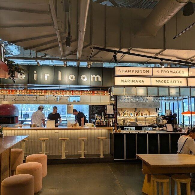 Heirloom Vin & Pizza - Restaurants Le Central