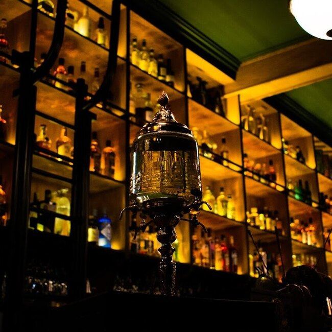 The King Hall - Restaurants pr&egrave;s de: J1G1B2