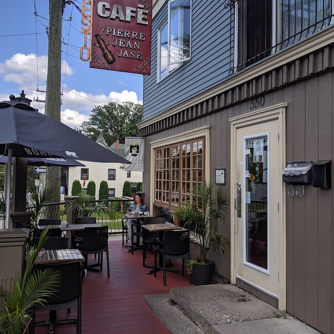 Caf&eacute; Pierre Jean Jase - Restaurants pr&egrave;s de: J1H5B9