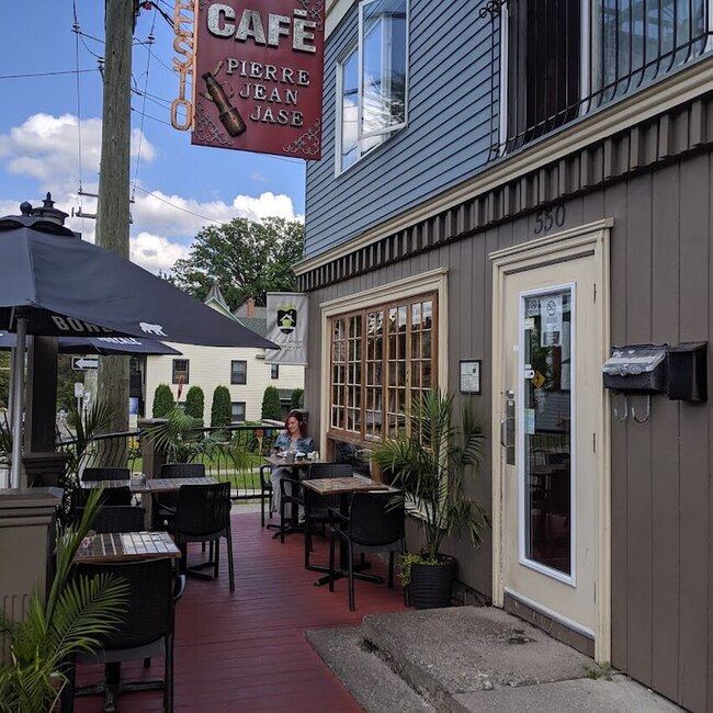Caf&eacute; Pierre Jean Jase - Restaurants pr&egrave;s de: J1J2C3