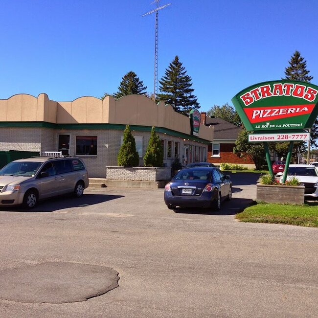 Stratos Pizzeria - Restaurants pr&egrave;s de: J5V2C2