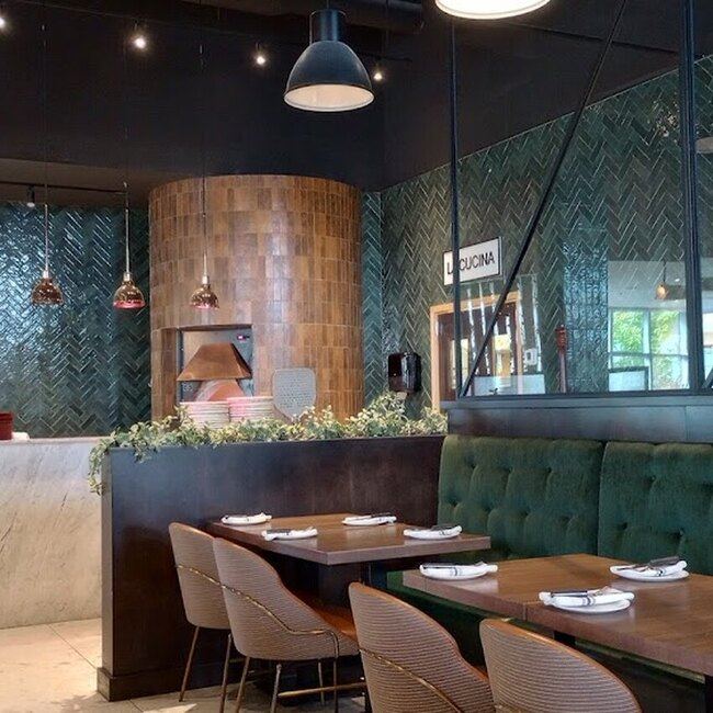 Enoteca Monza Pizzeria Moderna - Restaurants pr&egrave;s de: J7C2P2