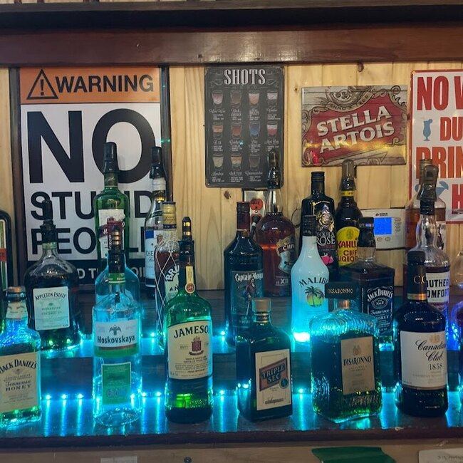 The pines Pub - Restaurants pr&egrave;s de: J7W5K9