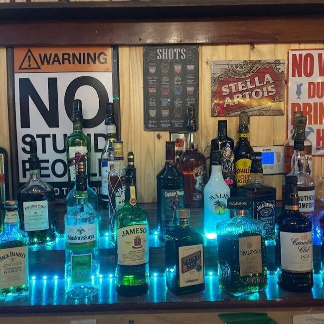 The pines Pub - Restaurants pr&egrave;s de: J7V1Y6