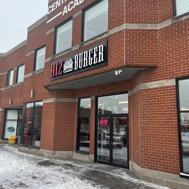 B12 Burger - Restaurants pr&egrave;s de: H4N1C8