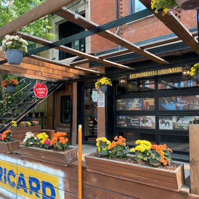 Monsieur Ricard - Le Plateau-Mont-Royal Pub Restaurants