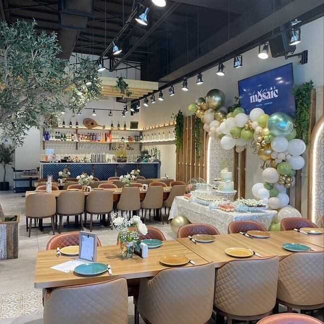 Mosaic Resto Lounge - Restaurants pr&egrave;s de: H4M1P1