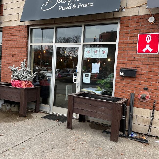 Basilico Pizza and Pasta - Restaurants pr&egrave;s de: H3E1C9