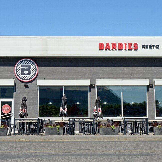 Barbies Resto Bar Grill - Restaurants pr&egrave;s de: J3G0C3