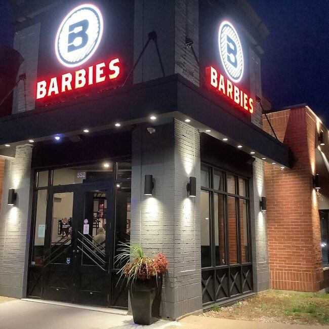 Barbies Resto Bar Grill - Restaurants pr&egrave;s de: J5B2E4