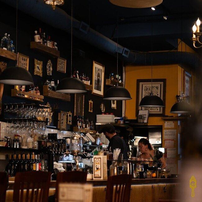 Chez Ernest - Comptoir de curiosit&eacute;s - Caf&eacute;s Petite-Italie