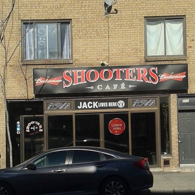 Shooters Caf&eacute; -  Restaurants Near: H4E3H9