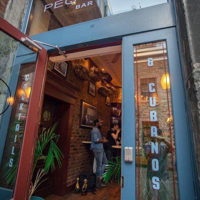 El Peque&ntilde;o Bar - Old Montreal Bars