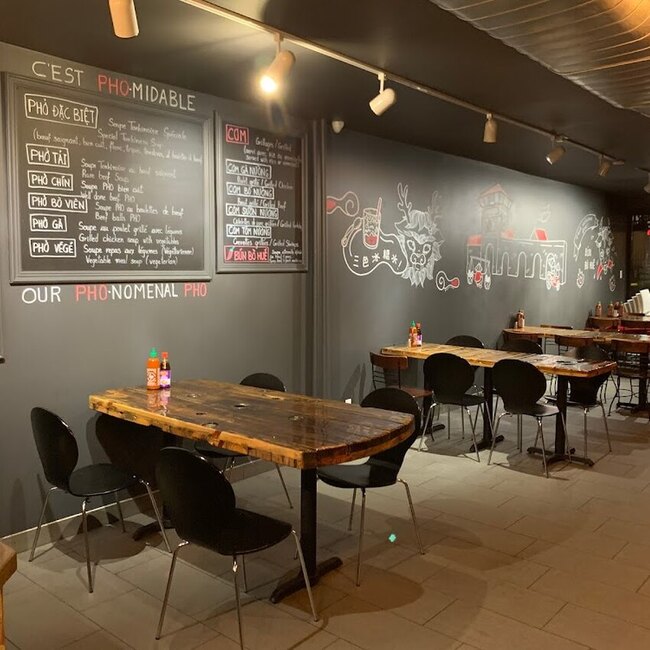 I AM PHO - Restaurants pr&egrave;s de: H3T1Y2