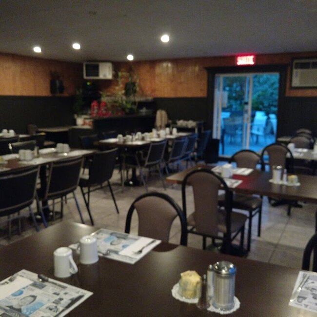 Restaurant L'Ap&eacute;ro - Eastern Townships Poutine