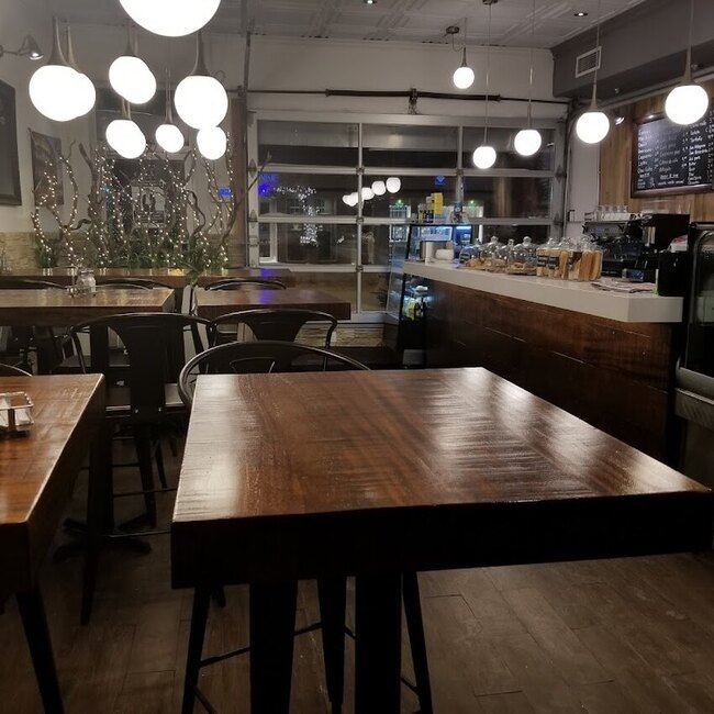 Panino Pazzo - Caf&eacute;s Petite-Italie