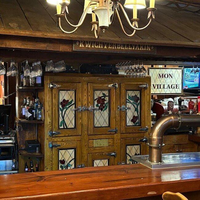 Mon Village Restaurant - Restaurants Canadiens Montr&eacute;al