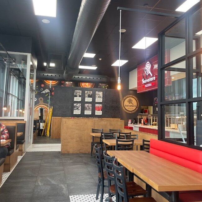 Pizza Salvator&eacute; - La Prairie Restaurants