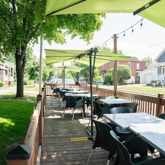 DEZ Taverne Urbaine - Restaurants pr&egrave;s de: J6T4P6