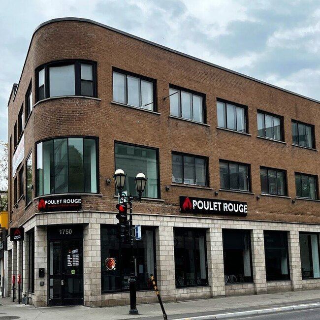 Poulet Rouge - Quartier des Spectacles Delivery Restaurants