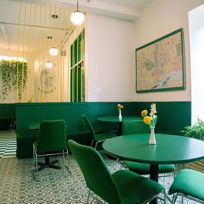 Le Caf&eacute; Big Trouble - Quartier des Spectacles Breakfast Restaurants