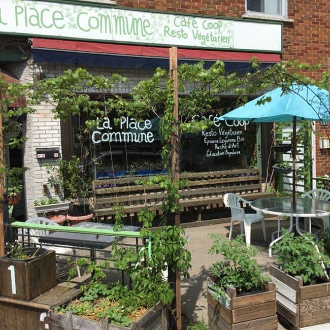 Caf&eacute; La Place Commune - breakfast Restaurants Near: H2S1K6
