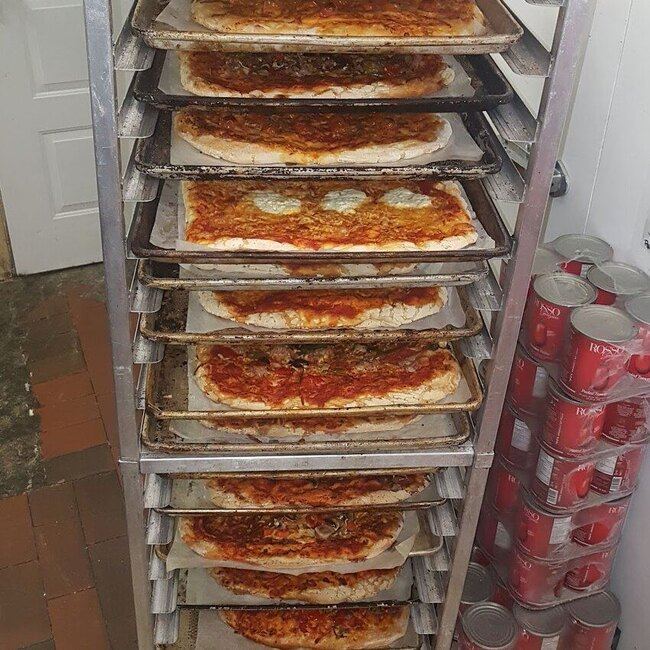 Old Country Bakery - Restaurants pr&egrave;s de: H4N1J8