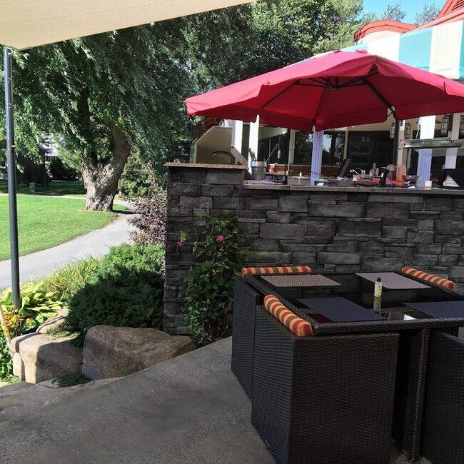 Bistro Dix-Neuf 29 -  Restaurants Near: J2S6S7